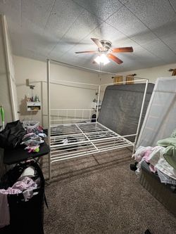 Metal bed frame (ONLY FRAME)
