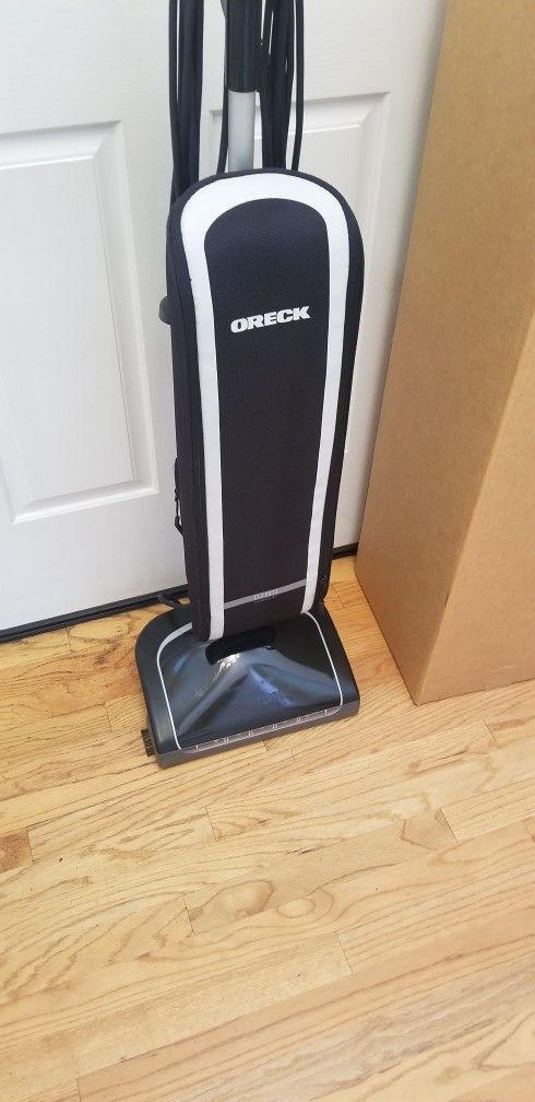 2022 NEW cond ORECK COMMERCIAL 2SPEED VACUUM WITH AMAZING POWER SUCTION , WORKS EXCELLENT , IN THE BOX