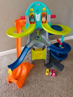 Fisher-Price Little People Launch & Loop Raceway Toddler Toy Car Playset with Lights & Sounds
