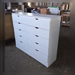 Ten drawers dresser with rails