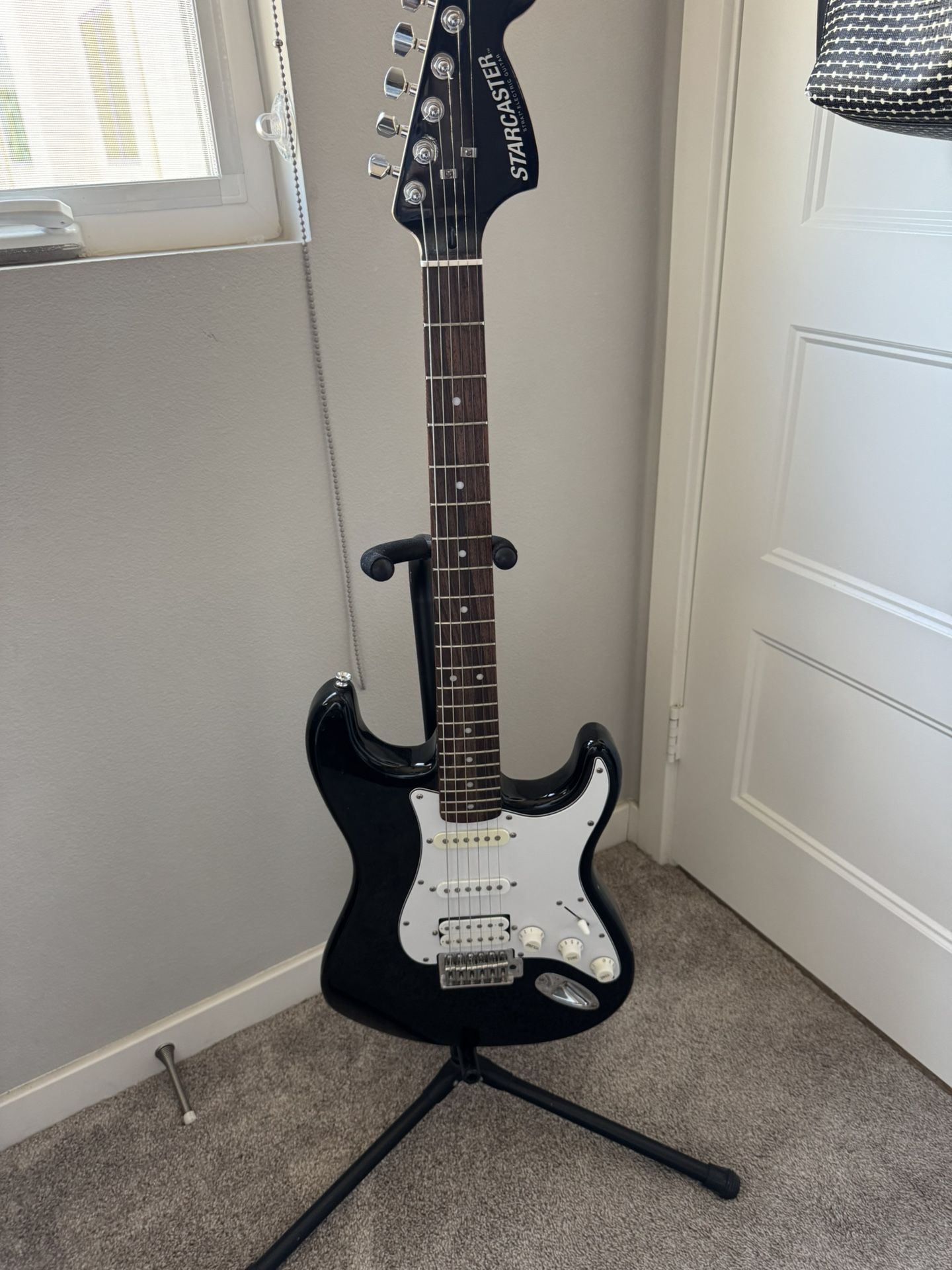 Fender Electric Guitar + amplifier–