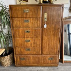 Vintage Dresser / Wardrobe!