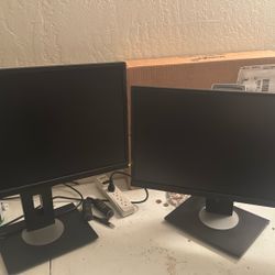 2 - 24inch ViewSonic Monitors W/ ThinkPad Doc