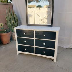 Dresser With Mirror 