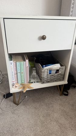 $35 — Side Dresser / Nightstand