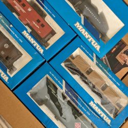 Vintage Mantua HO Scale Shifter Engine Train Set w 4 Cars 8750-303-000 NEW IN BOX. These have not been played with. Top of box is very damaged.