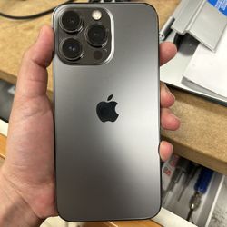 iphone 13 Pro Max 128gb unlocked sold with store warranty 