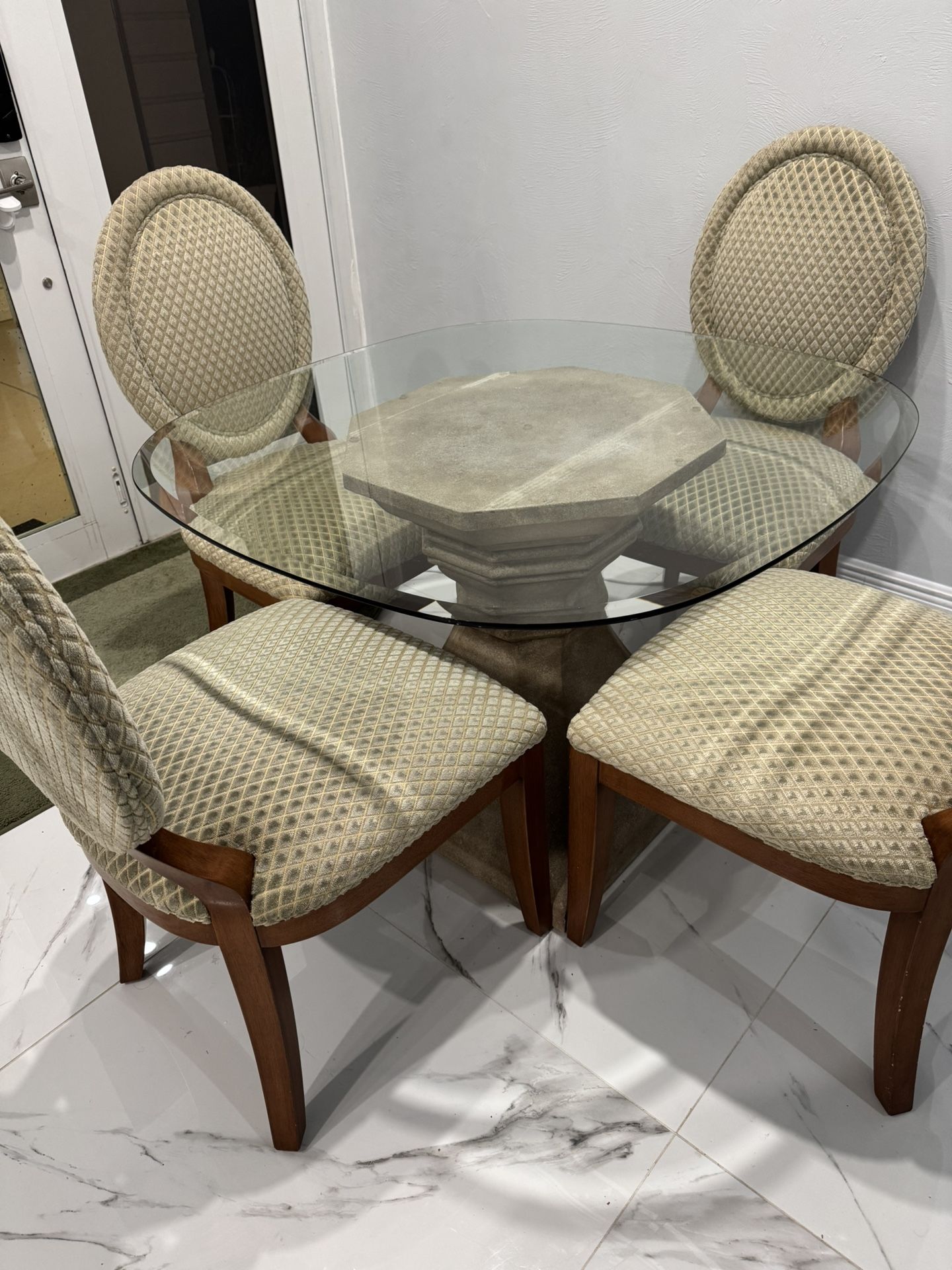 Kitchen/Dining Room Table With Chairs