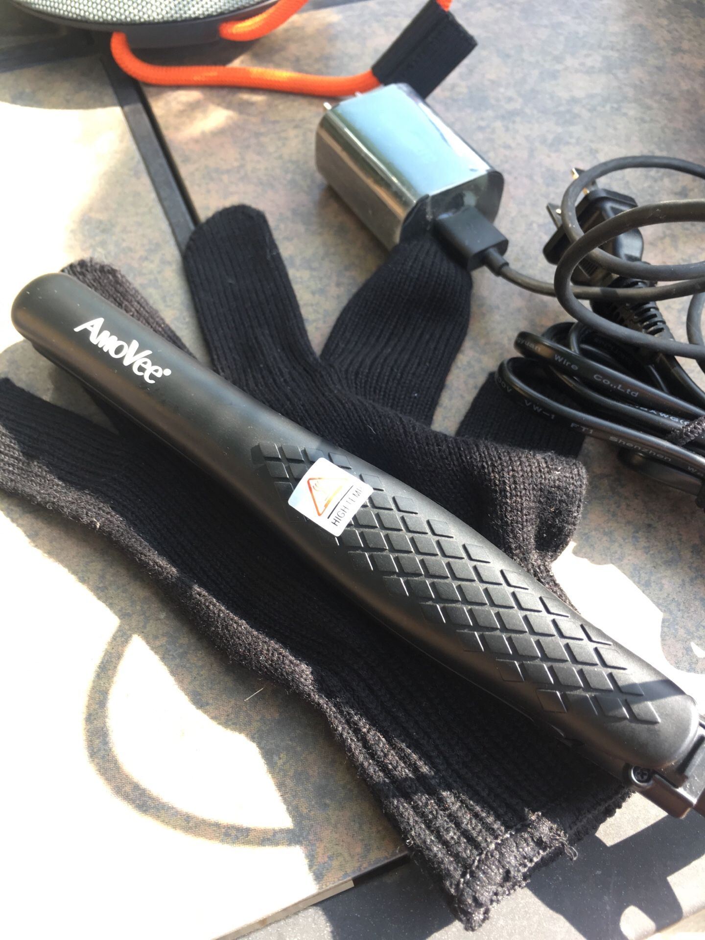 Mini hair straightener with heat resistant glove