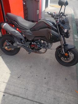 2022 gas Vader 125cc 4gears starts right up bill of sale in hand low mileage fun to ride or do Uber