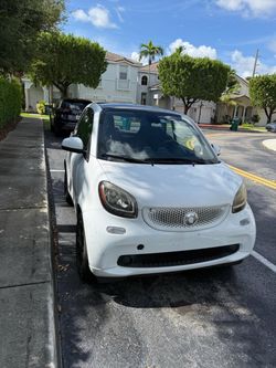 2016 Smart fortwo white low mileage