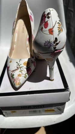 Nine West Flax White Flowery high heels, size 9M