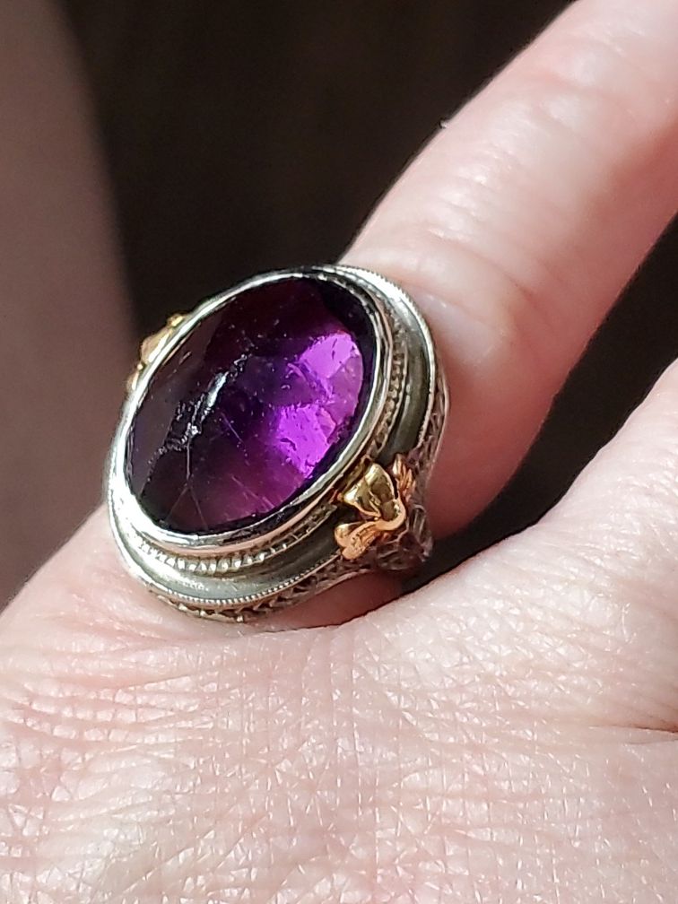 10k gold Amethyst ring size3