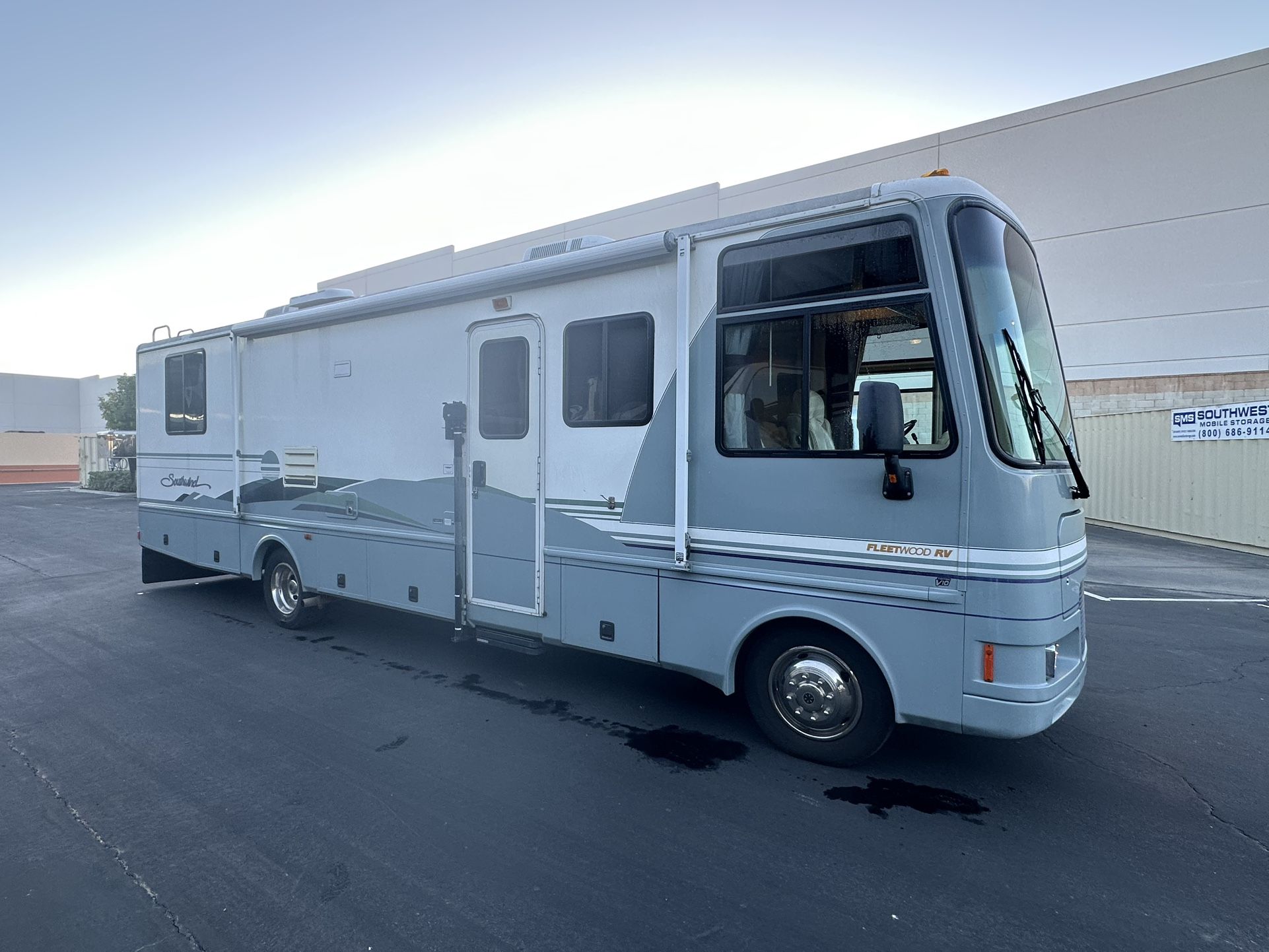 Fleetwood Southwind 32’ Motorhomes Clean