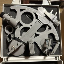 New condition Davis instruments mark 25 deluxe sextant. Plus artificial horizon