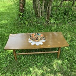 Vintage MCM Coffee Table - w/shelf