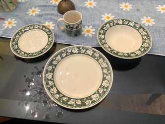 Vintage 1990’s Sago Dinnerware