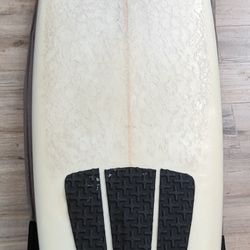7'6 surfboard with new fins, bag and leash
