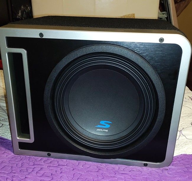 10 inch alpine new and capacitor