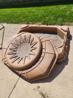 Step 2 large sandbox with lid