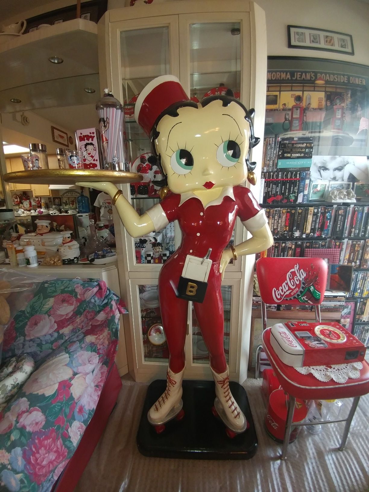 5ft Betty Boop waitress statue