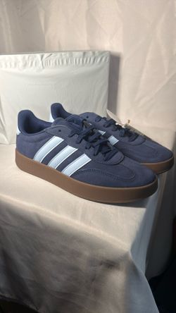 New Adidas BARREDA men’s Size 10