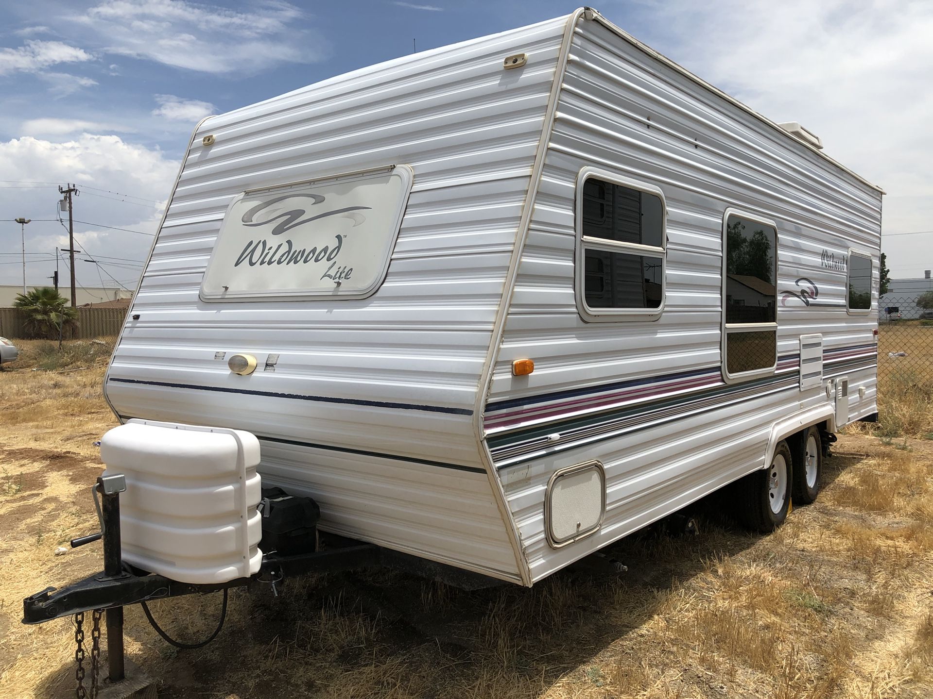 2001 Wildwood Lite 22Ft. Travel Trailer