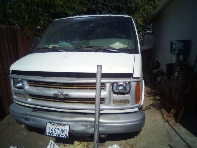 99 Chevy V6  1500 Van For Parts