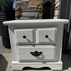 Small Shabby White Side/end Table