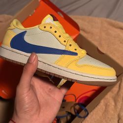 Travis Scott Canary Size 5.5