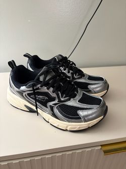 Avia Black and Silver 5000