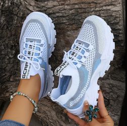 Fashionable sneakers for women very comfortable