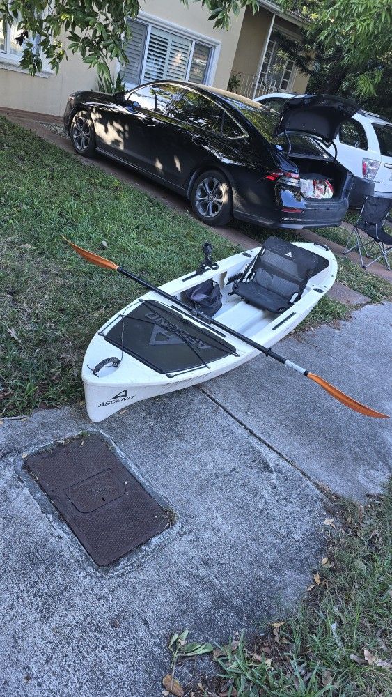 Ascend H12 Kayak