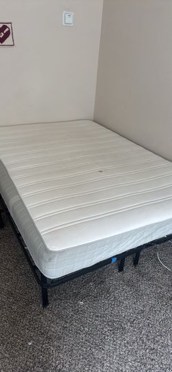 Queen sized mattress - pickup by 07/25