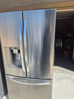 Lg French Door Refrigerator With Water And Ice Dispenser