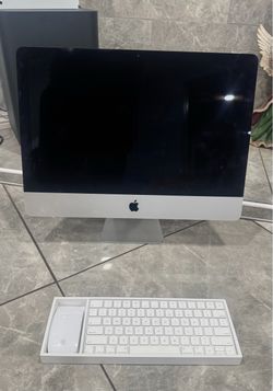 Apple iMac Desktop with Keyboard and Mouse