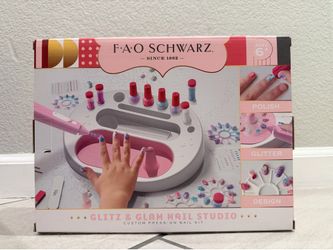 FAO Schwarz Glitz & Glam Nail Studio Press-On Nail Kit for Kids NEW Nail Art Set