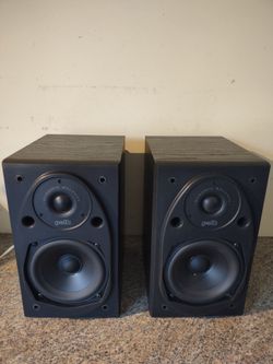 Polk Audio bookshelf speakers