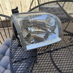 Toyota Tundra Headlight
