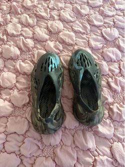 Foam Runners size 8