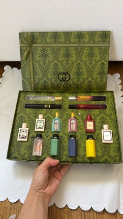 Women Mini Perfume Gift Set, Retail Price $330