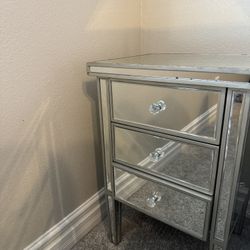 2 Mirror Nightstands 