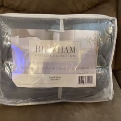 New Beckham hotel collection lightweight down alternative comforter. (King) 