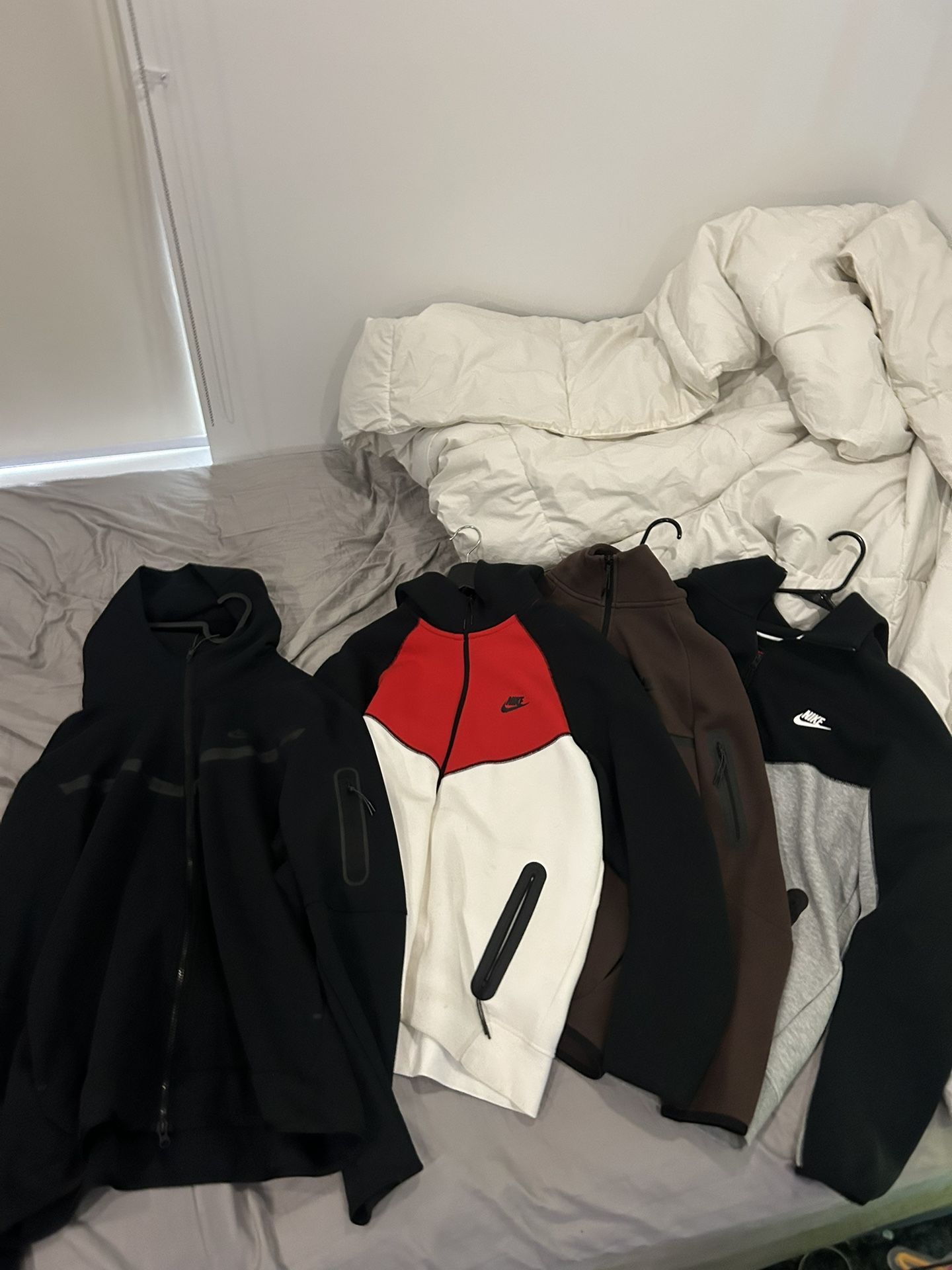 4 Nike Tech Fleeces