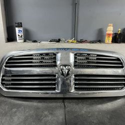 2013-2014-2015-2016-2017-2018 DODGE RAM 1500 GRILL OEM USED