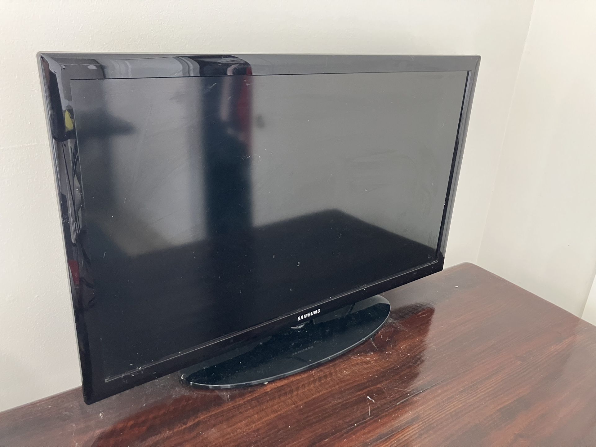 32 Inch Samsung TV - Pick Up Today