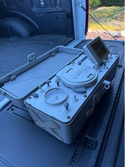 Vintage Jeep Radio CD TV