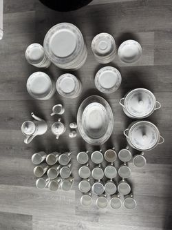 118 Fine Porcelain China Set