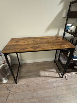 Computer desk