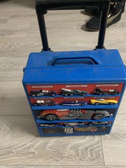 Hot Wheels Case Plus Cars